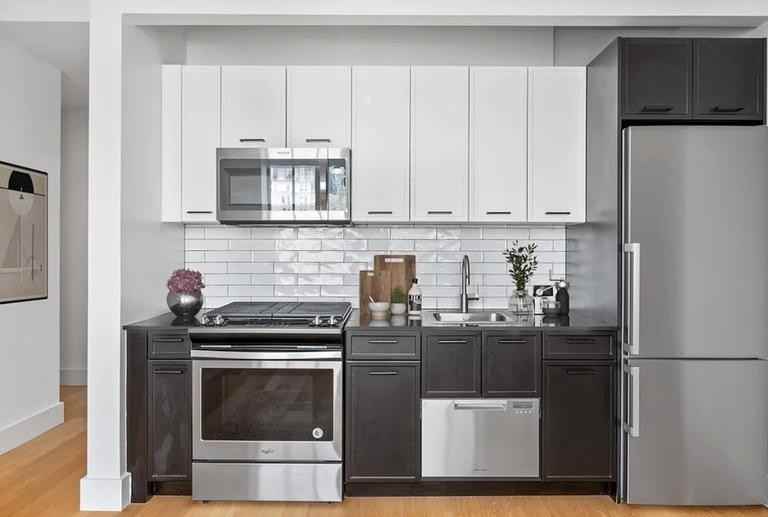 Wall Street #10F - Photo 2 of 7