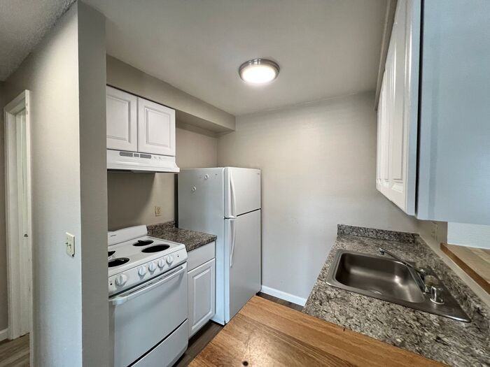 430 15th St #E - Photo 3 of 9