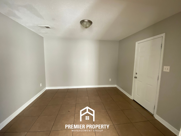 4870 Royal Run Dr - Photo 5 of 22