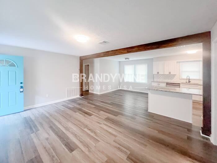 324 Laurel Lane - Photo 4 of 28