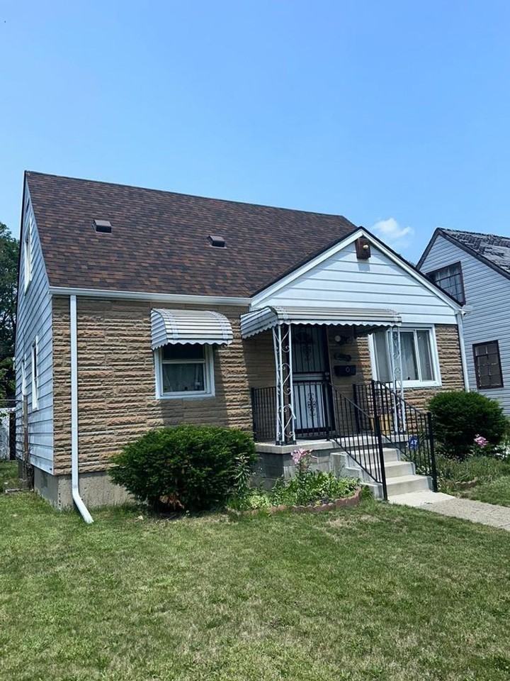 16012 W Chicago St - Photo 2 of 4