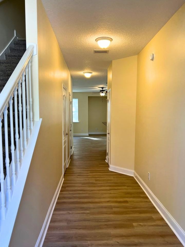 818 E Davis Ave - Photo 2 of 31