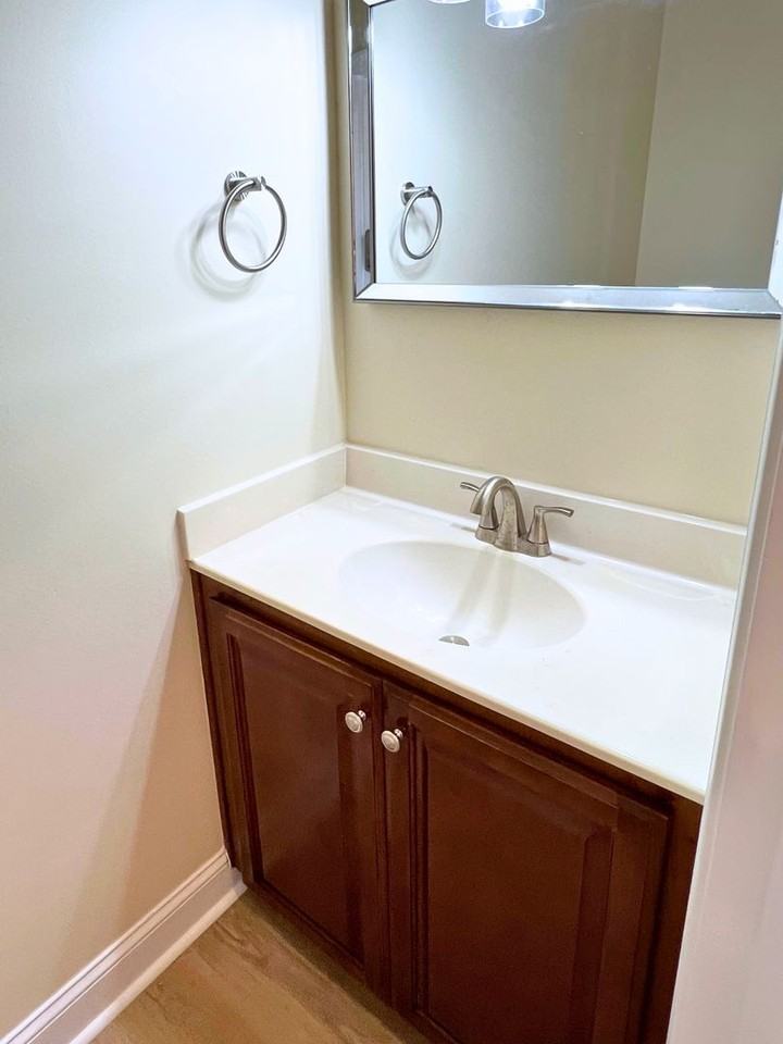 818 E Davis Ave - Photo 3 of 31