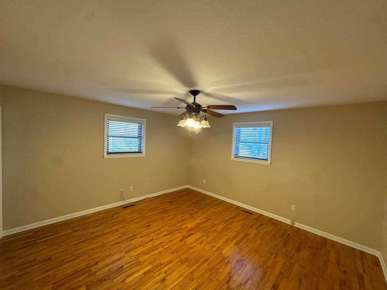 718 East Debra Drive - Photo 2 of 23