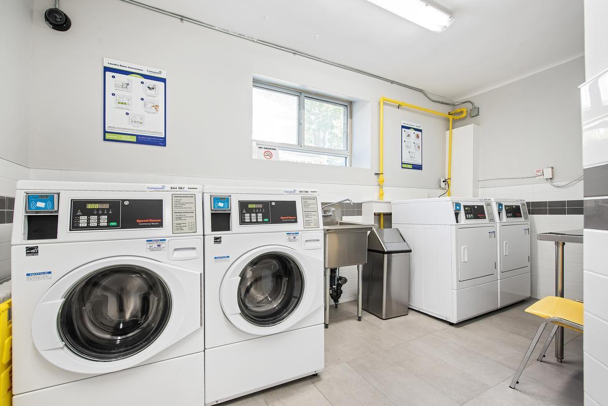 206 Lakeshore Road East - Photo 6 of 12