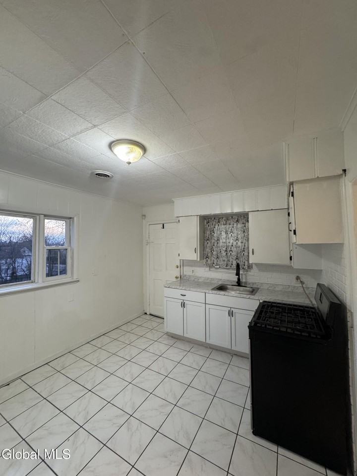 1701 Carrie St Unit 3 #3 - Photo 4 of 15