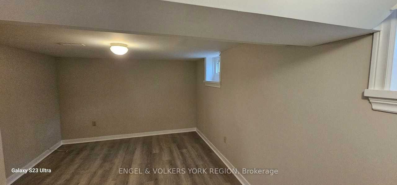 46 Walter Ave - Photo 4 of 14