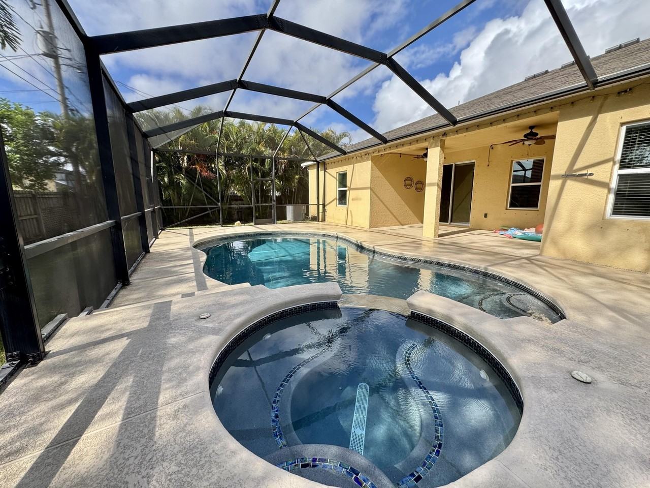 520 Sw Dailey Ave - Photo 3 of 34