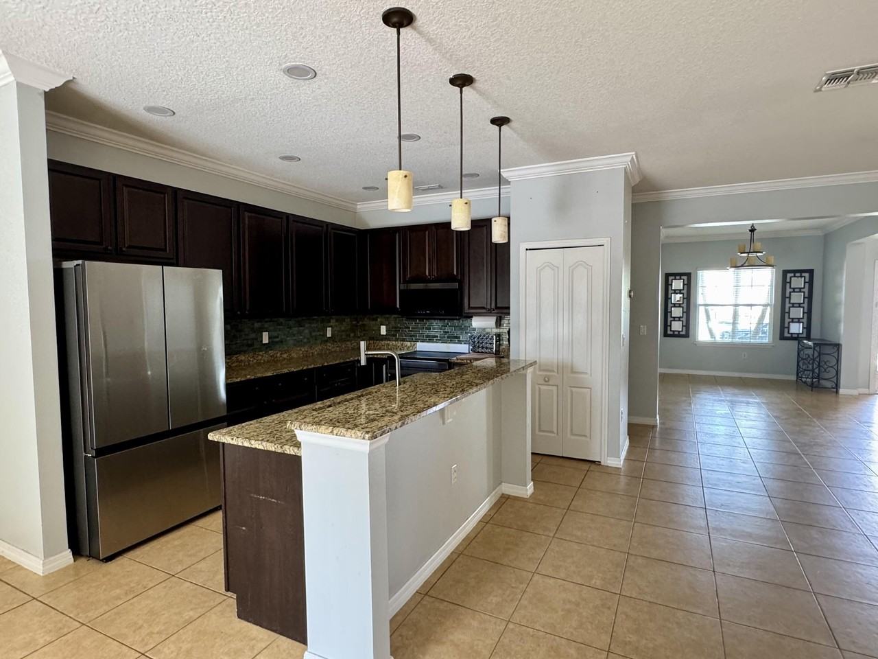 520 Sw Dailey Ave - Photo 5 of 34