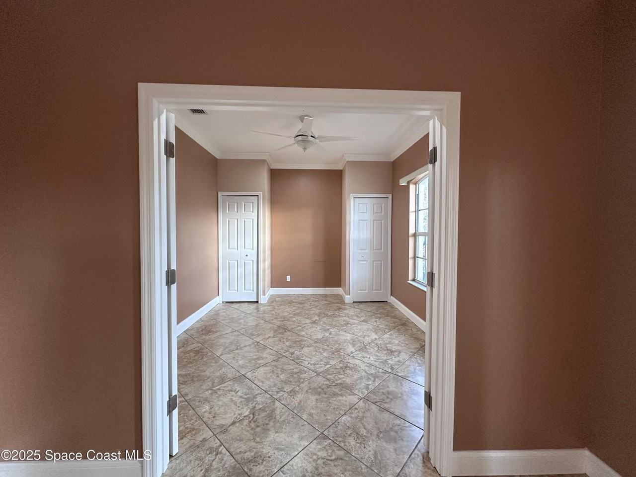 802 Del Mar Cir - Photo 2 of 20