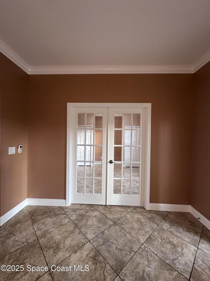 802 Del Mar Cir - Photo 3 of 20