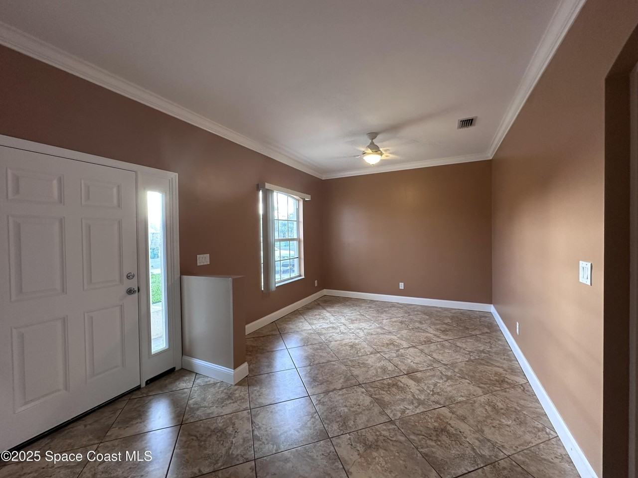 802 Del Mar Cir - Photo 4 of 20