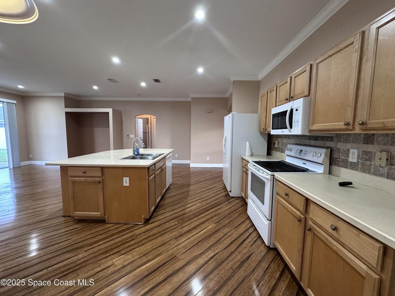 802 Del Mar Cir - Photo 6 of 20