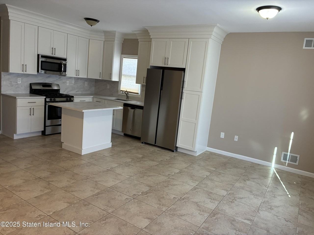 1044 Annadale Rd - Photo 5 of 15