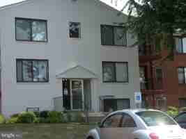 featured image of 125-I CLUBHOUSE Drive SW unit: 8 #8