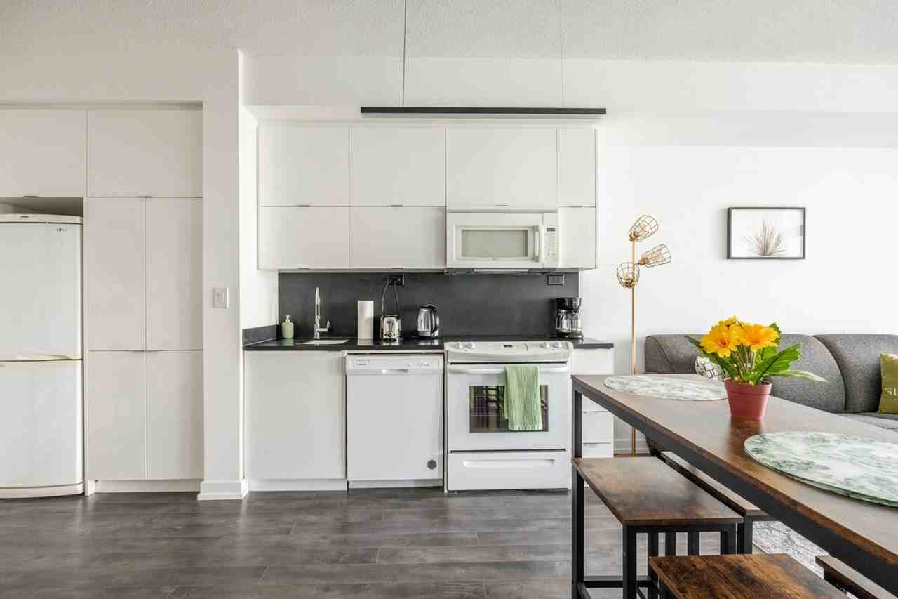 21 Iceboat Terr #1345832P - Photo 3 of 17