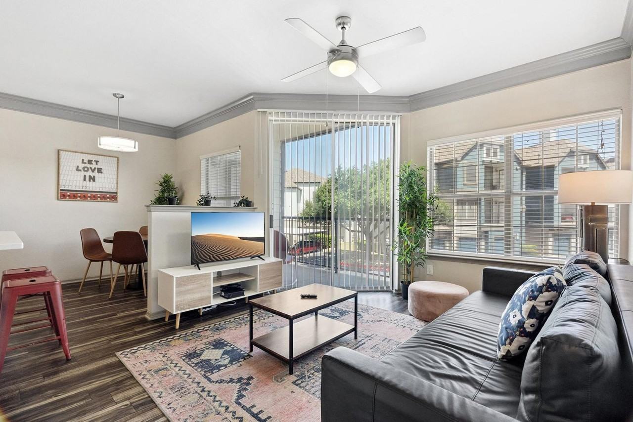 12100 Metric Boulevard - Photo 2 of 43