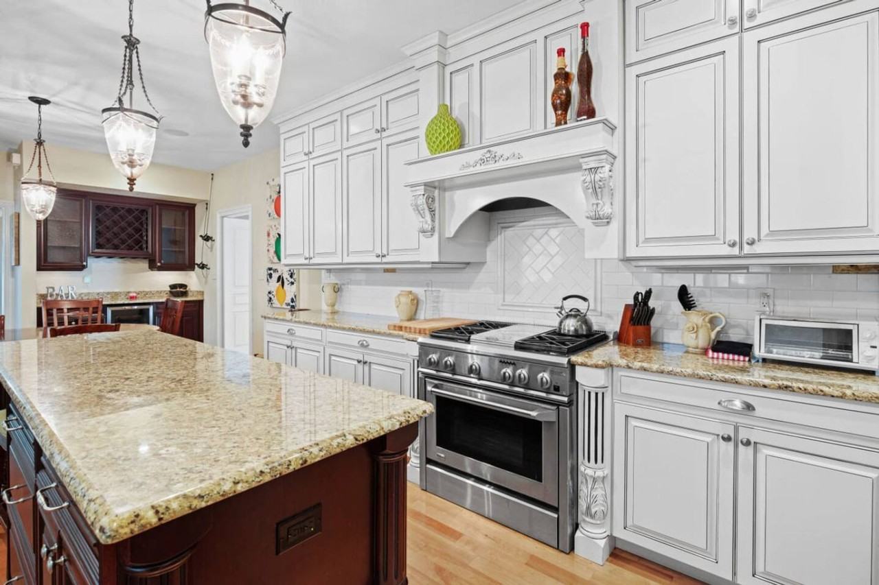 620 Nw 23rd St #1359095P - Photo 3 of 32