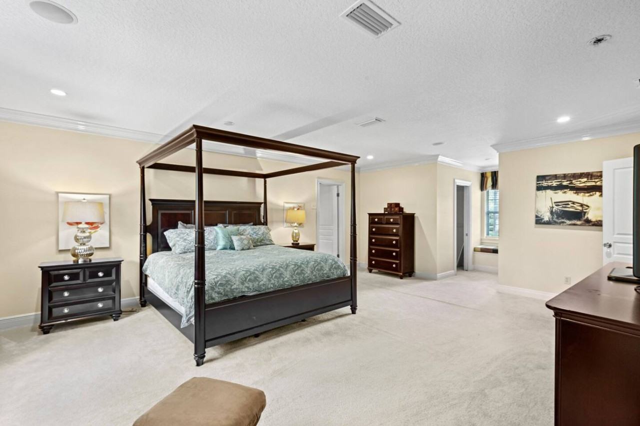 620 Nw 23rd St #1359095P - Photo 5 of 32