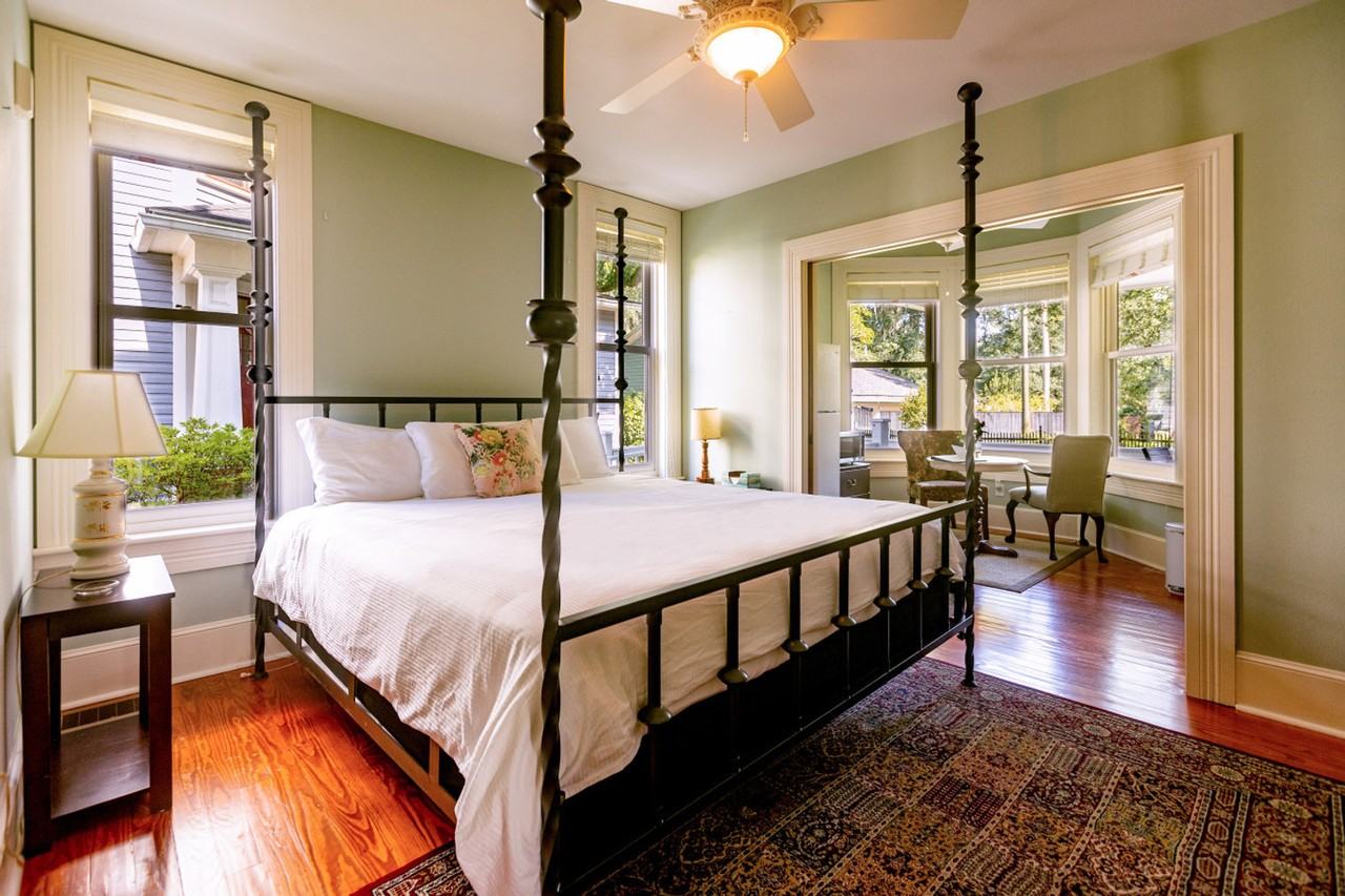 205 Southeast 7th Street - Photo 5 of 50