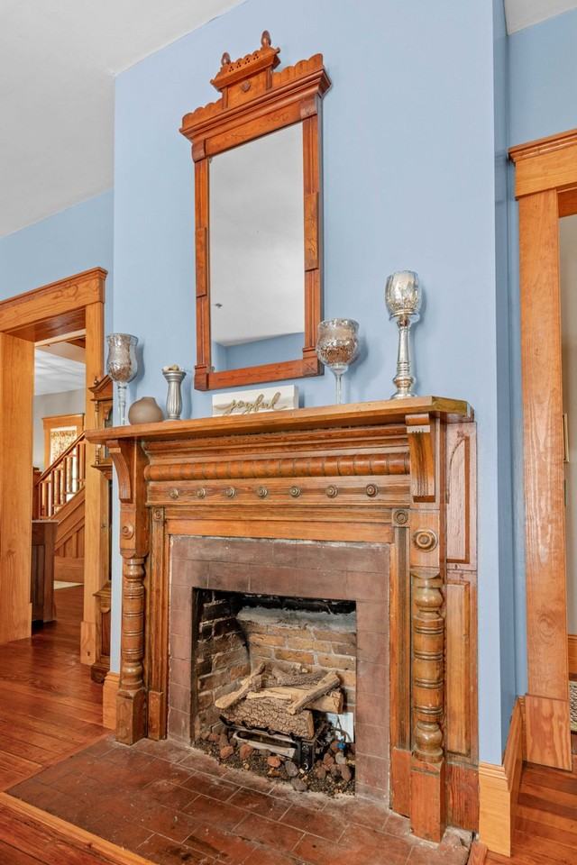 221 Southeast 7th Street - Photo 3 of 50