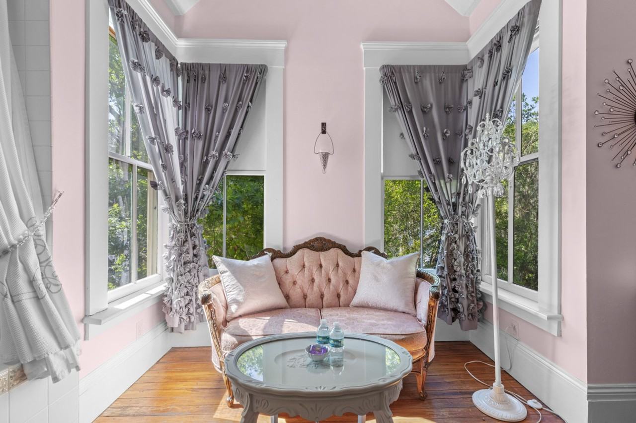 221 Southeast 7th Street - Photo 6 of 50