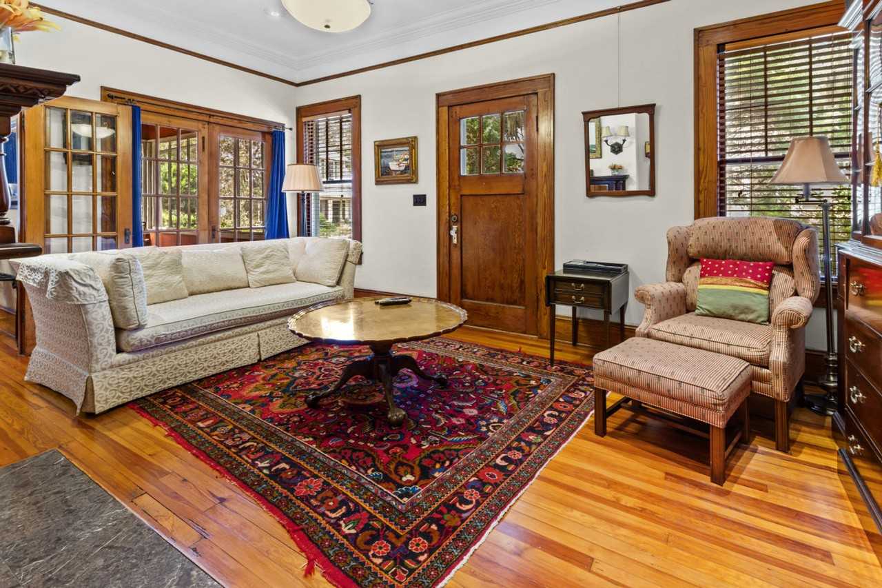 305 Ne 4th St #1359131P - Photo 3 of 19