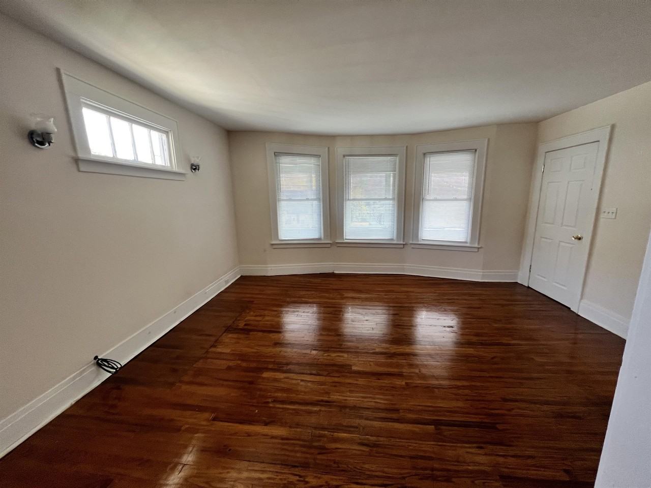 208 Hall Ave. 2nd Floor Unit - Photo 4 of 20