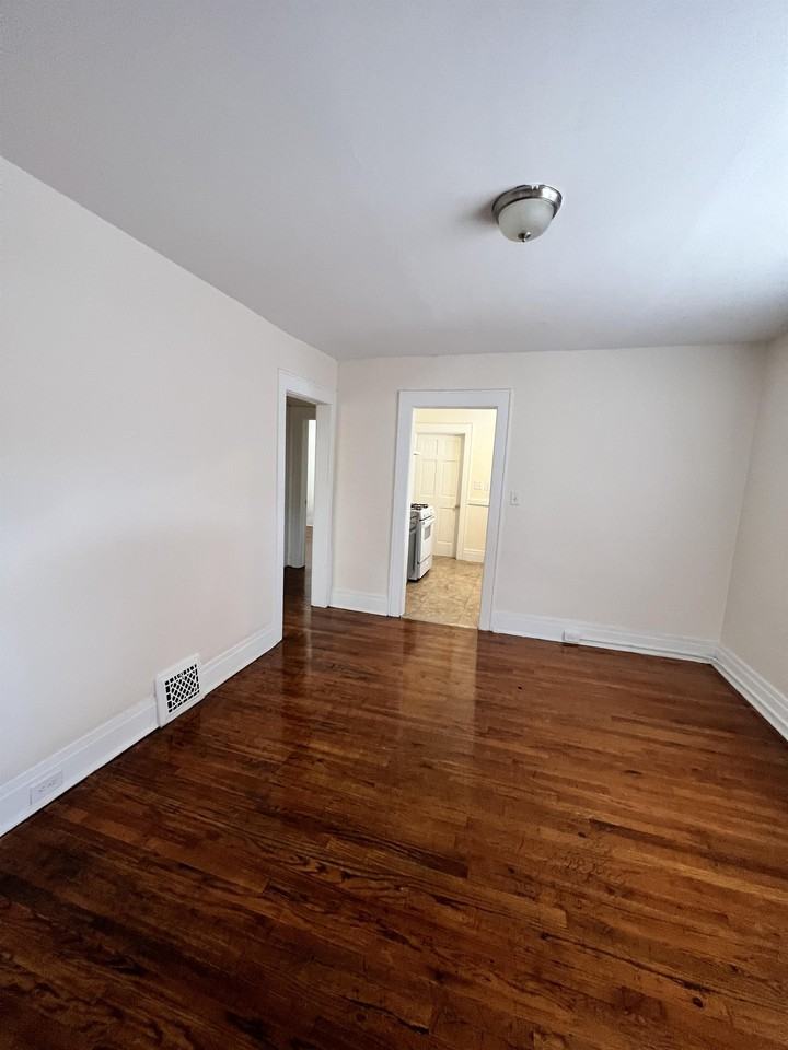 208 Hall Ave. 2nd Floor Unit - Photo 5 of 20