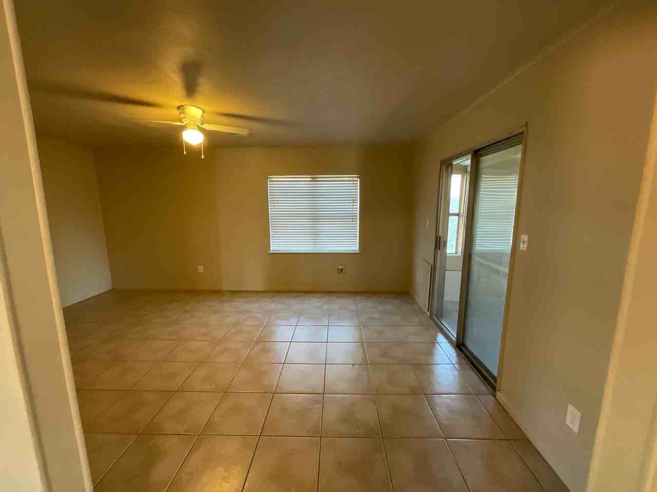 1009 Southwest 65th Street - Photo 6 of 13