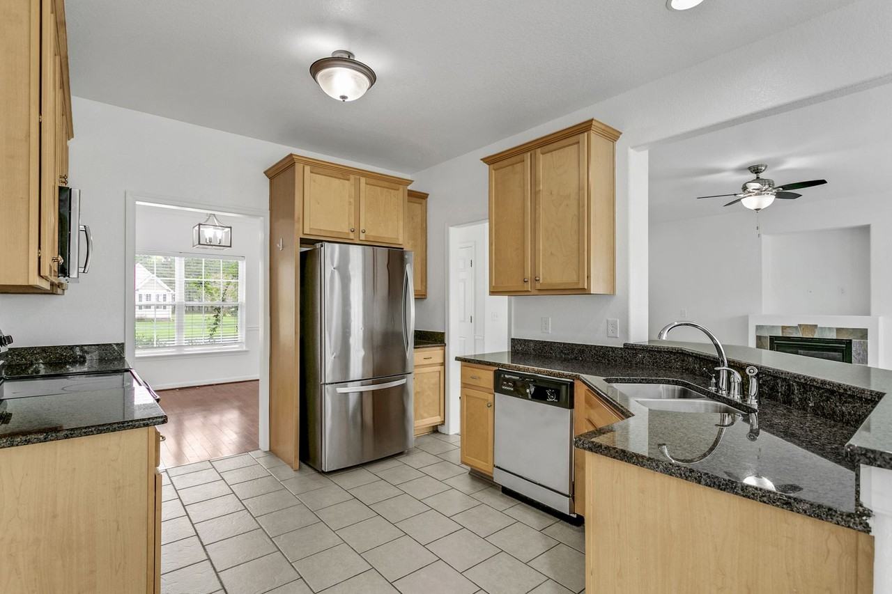 232 Moyock Landing Dr - Photo 2 of 23