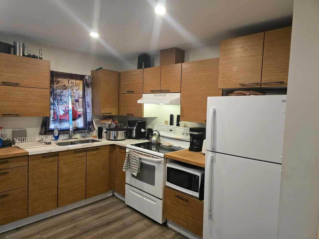 323 Scholfield Avenue South #1 - Photo 4 of 20