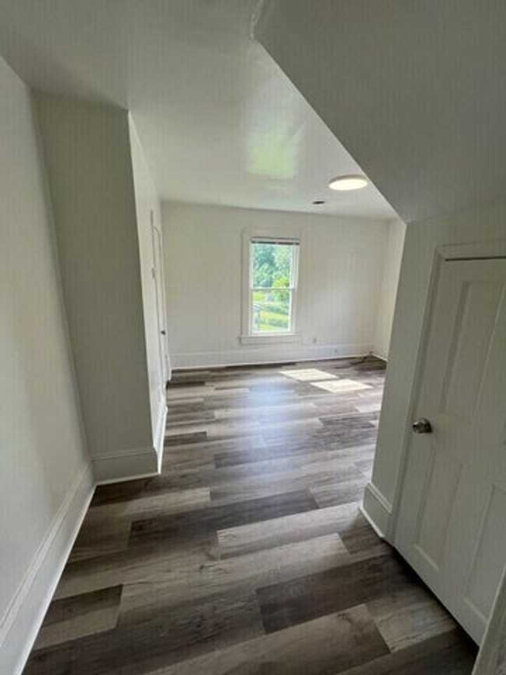 1613 Loudon Ave Nw Uppr #NW - Photo 5 of 13