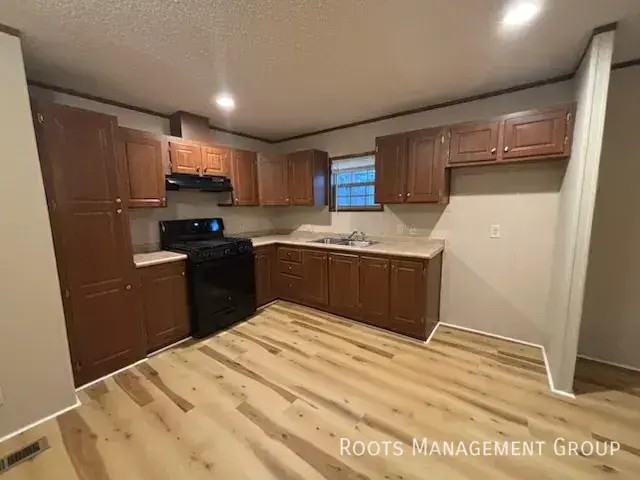 2325 Fredonia Ave - Photo 3 of 9