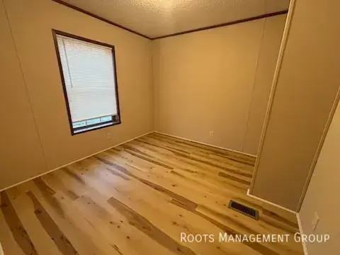 2325 Fredonia Ave - Photo 6 of 9