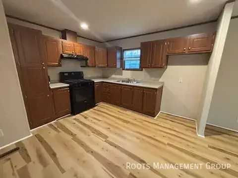 2332 Fredonia Ave - Photo 3 of 10