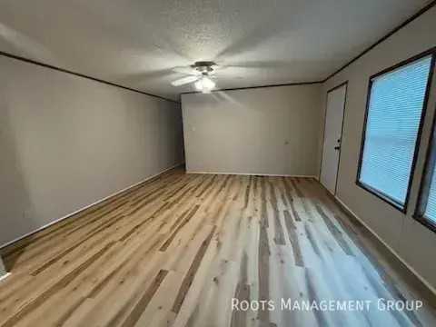 2332 Fredonia Ave - Photo 5 of 10