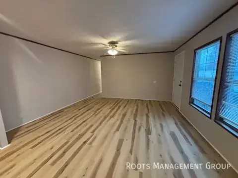 2329 Fredonia Ave - Photo 4 of 9