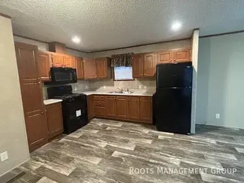 2303 Cascade Ave - Photo 3 of 9