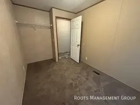 2303 Cascade Ave - Photo 5 of 9