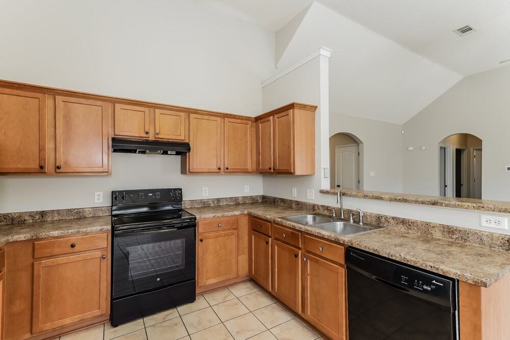 1516 Sawmill Creek Ln - Photo 7 of 17