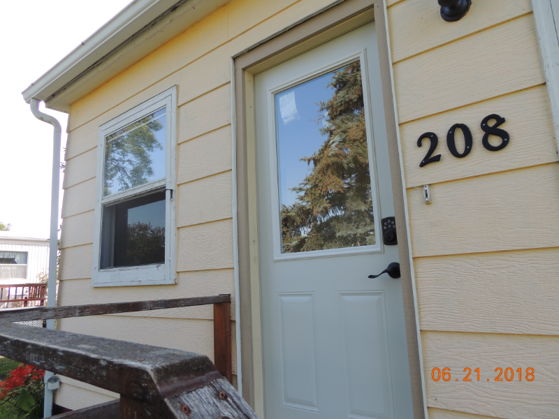 208 4th Ave W - Photo 2 of 16