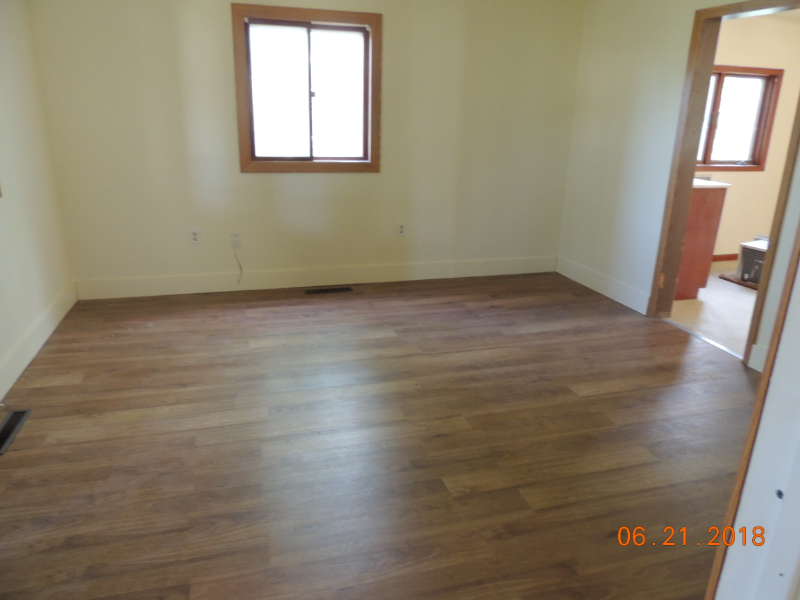 208 4th Ave W - Photo 4 of 16