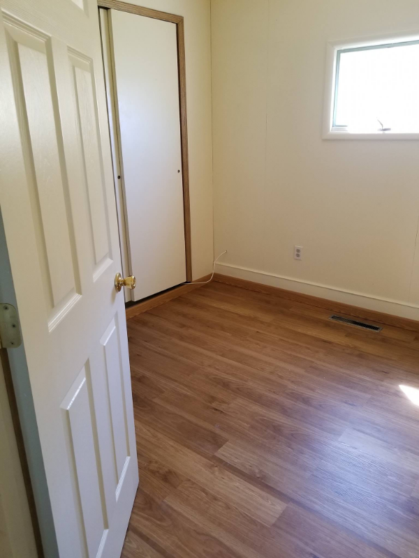 208 4th Ave W - Photo 5 of 16