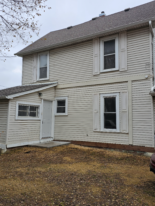 107 Hawley St N - Photo 2 of 21