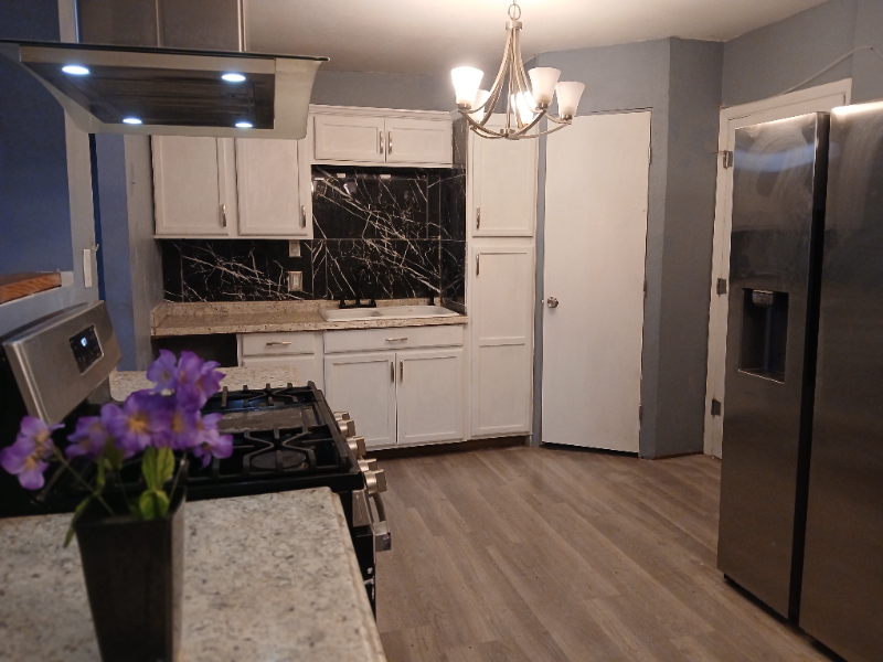 1304 Dewey Ln - Photo 3 of 22