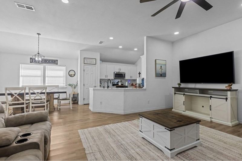 2912 Boardwalk - Photo 3 of 15