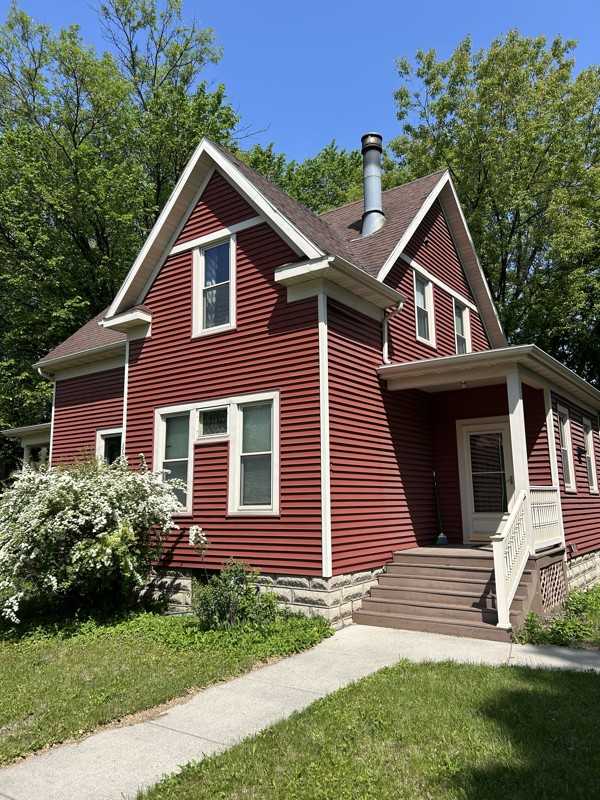 624 5th Street South - Photo 2 of 8