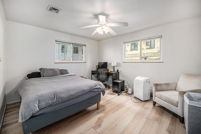 1340 19th St #4 - Photo 6 of 11