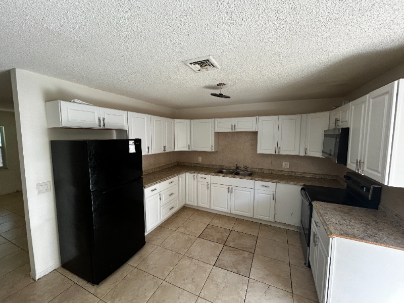 626 W Mango St #B - Photo 2 of 6